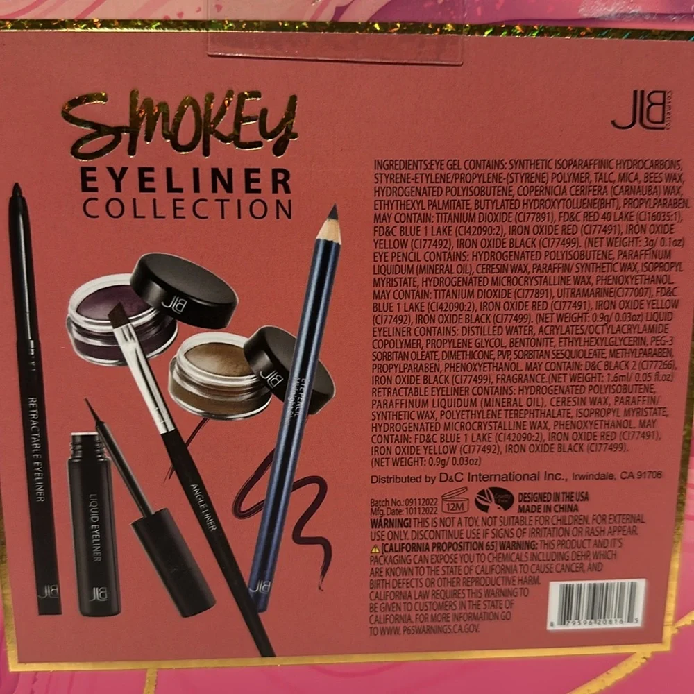SMOKEY Eyeliner in six piece collection.